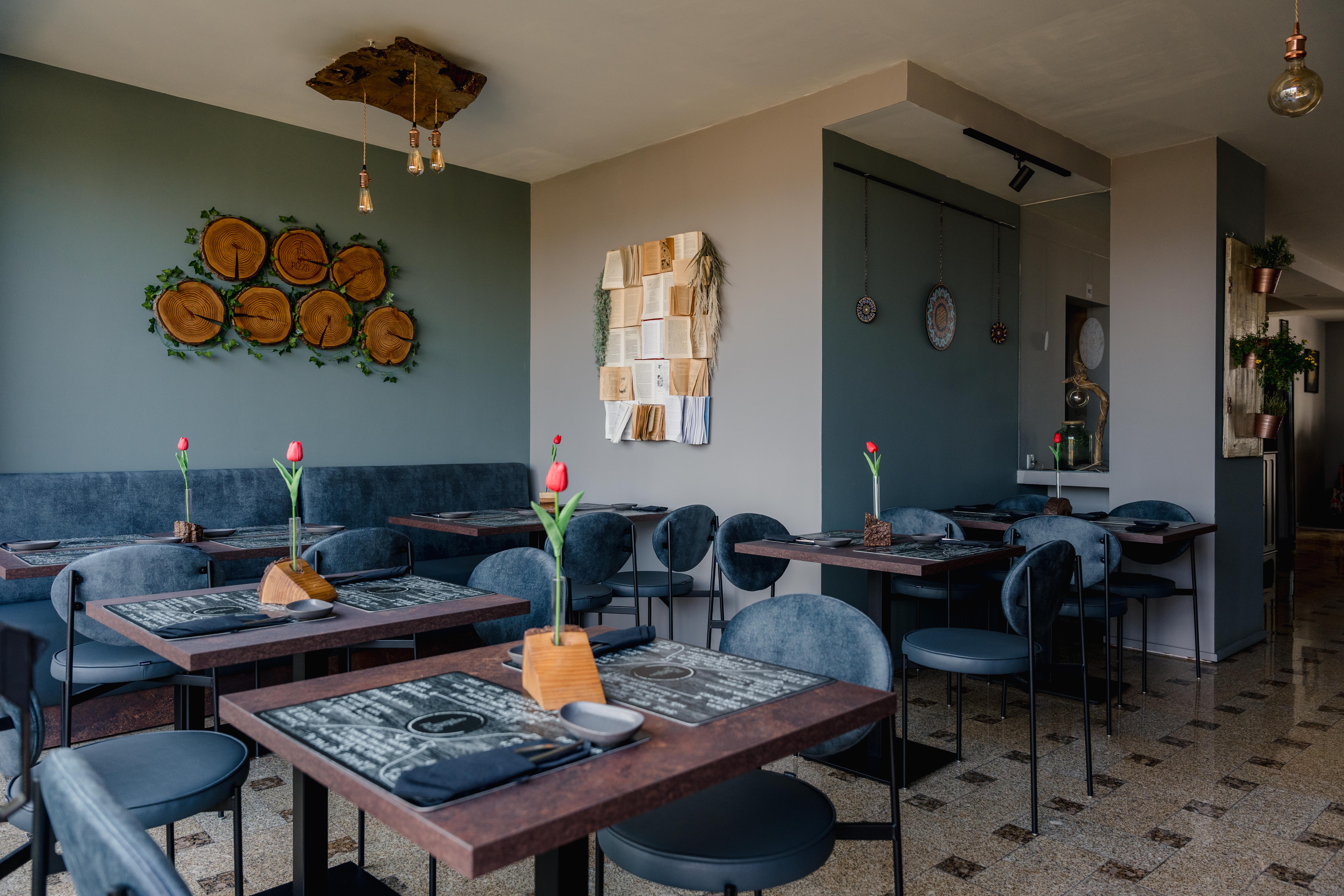 Interior aconchegante da pizzaria